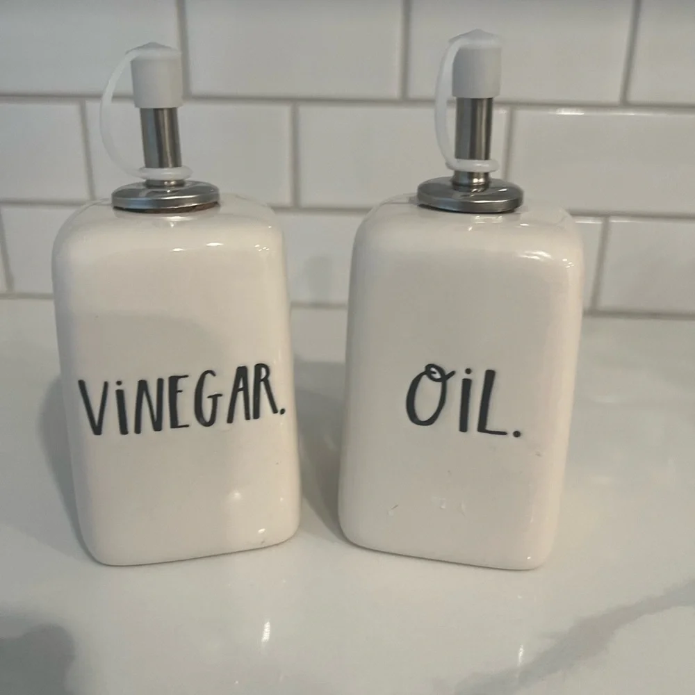 Cute Rae Dunn VINEGAR .& OIL.